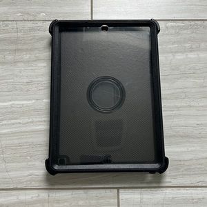 OtterBox iPad (6th, 7th, 8th, and 9th gen) Case
Defender Series